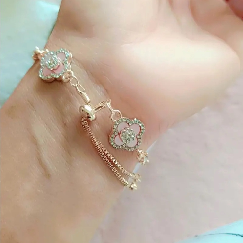 5 Clover Bracelet - Picture 4 of 5